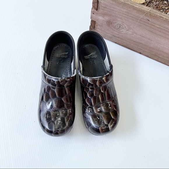 Dansko- Resptile/Snake Print Clogs Size 39 - Picture 2 of 8
